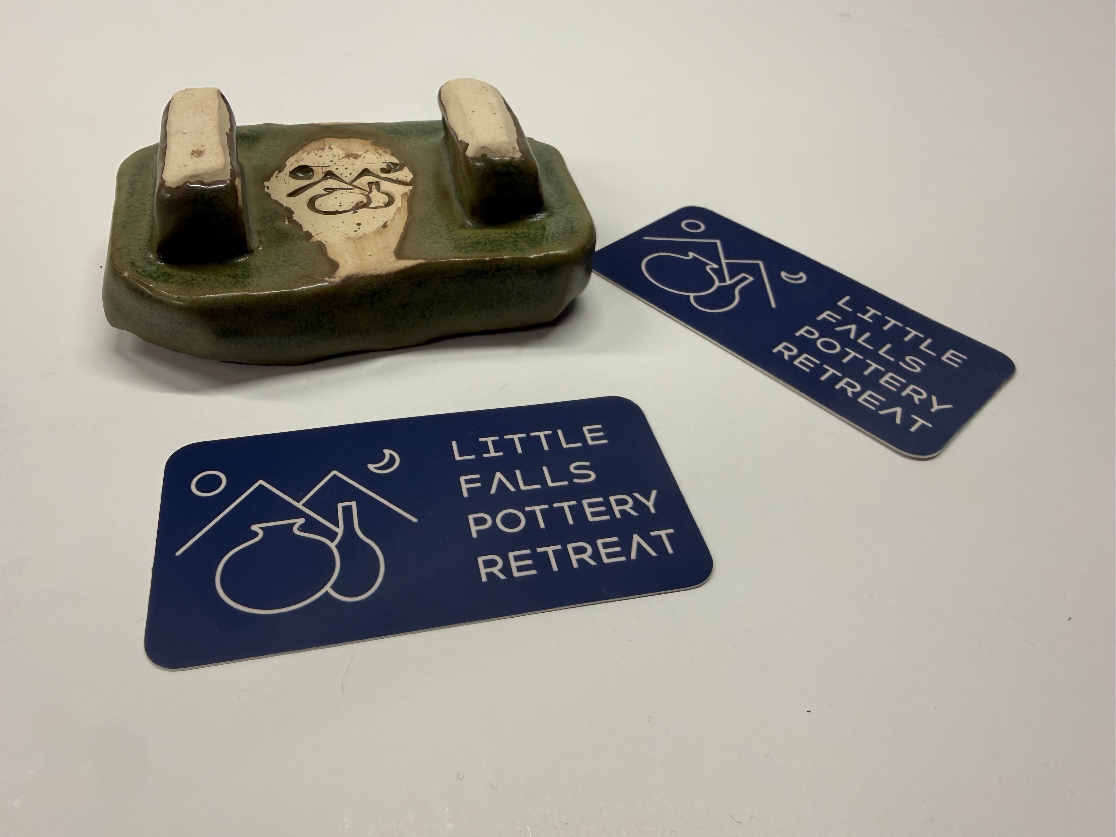 Item 0021: LFPR Hand-carved Apiarist (!) Footed Soap dish/saver in Dark Green (Laigoi)